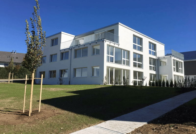 Helle 5.5-Zimmer-Dachwohnung mit Balkon in Aesch ZH – ab September 2026 verfügbar (1)