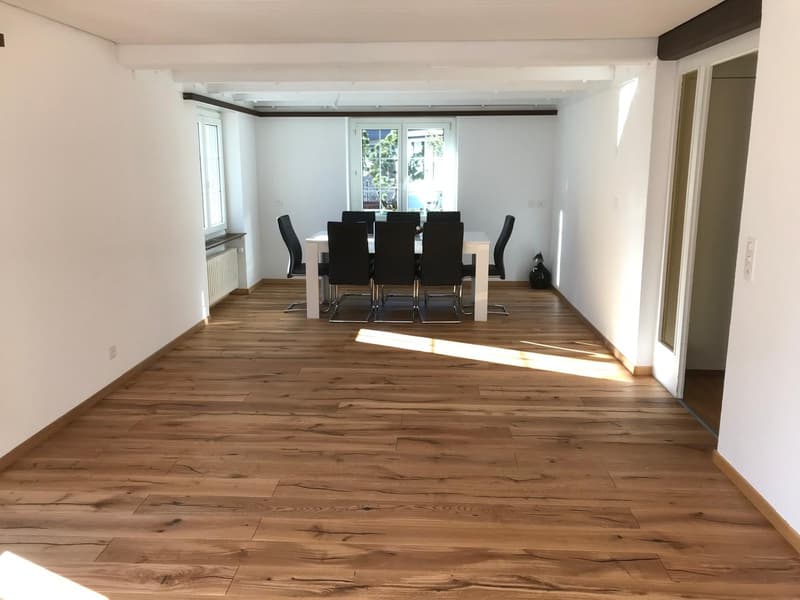Grosszügige 4.5-Zimmer-Wohnung mit Bergblick und Sonnenterrasse - zentral und naturnah in Sevelen (3)