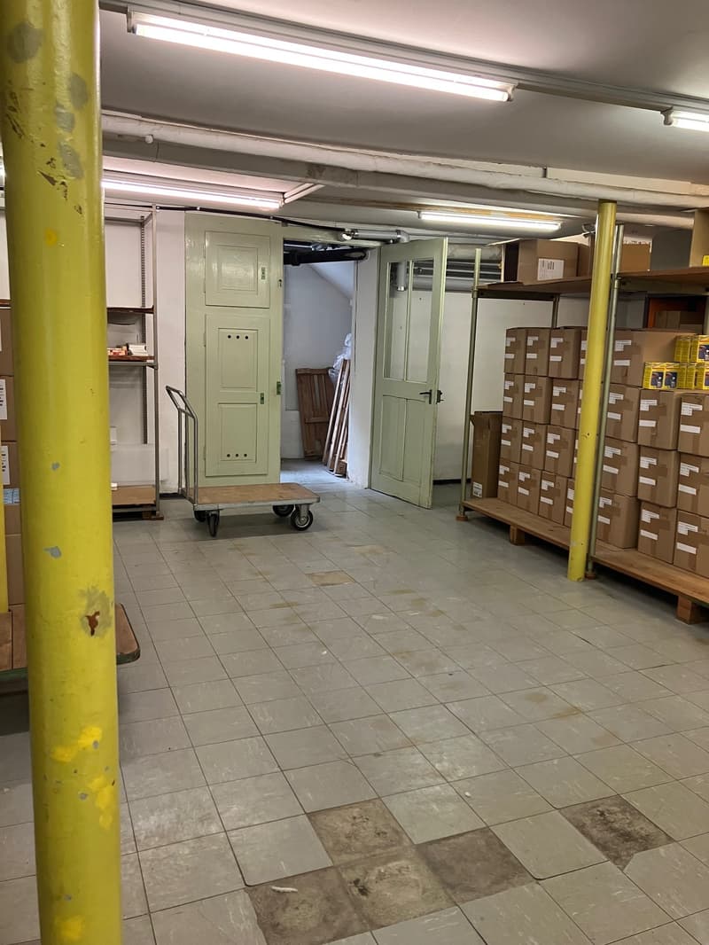 Geräumige Werkstatt mit Büro und Lagerraum Nähe Bahnhof Stettbach (3)