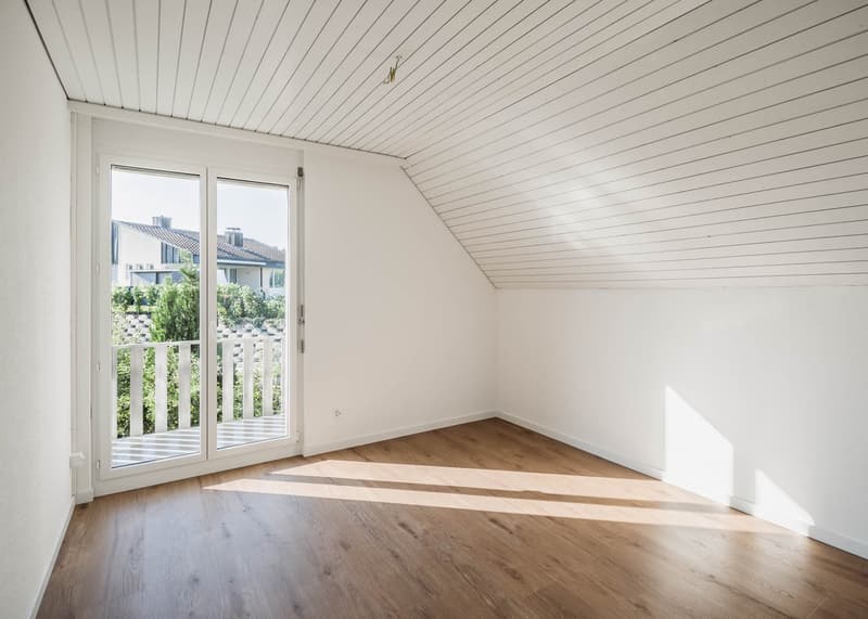 Erstvermietung nach Umbau: 5.5-Zimmer-Doppeleinfamilienhaus mit Bodenseesicht in Wittenbach (11)