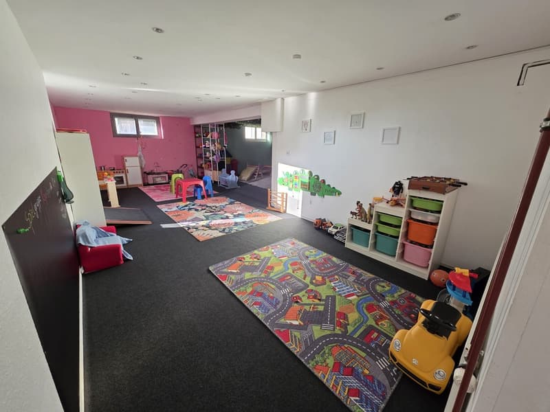Attraktives Eck-Ladenlokal (100 m2) (7)