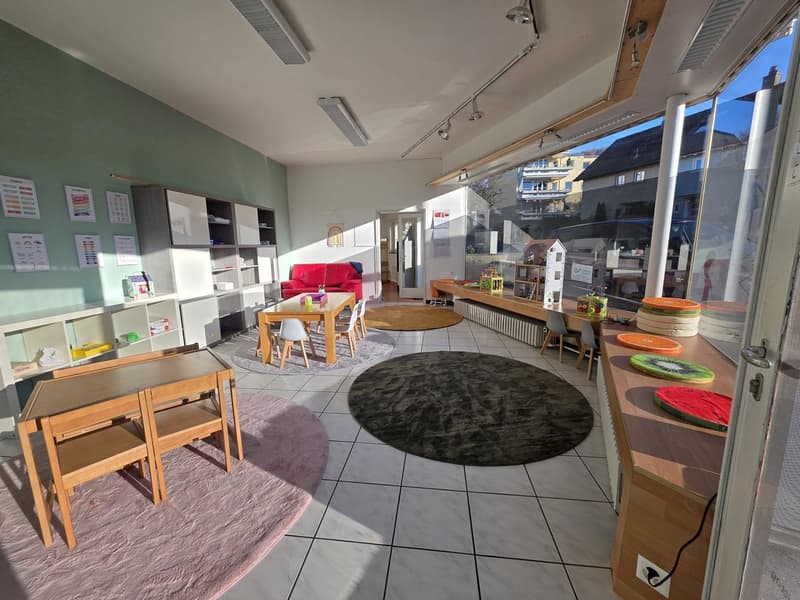 Attraktives Eck-Ladenlokal (100 m2) (2)