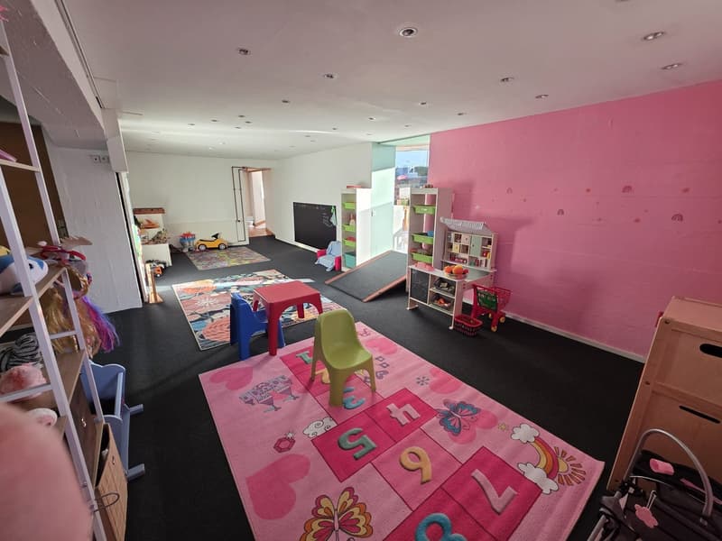 Attraktives Eck-Ladenlokal (100 m2) (6)