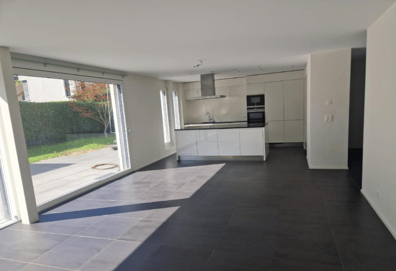 Helle 5.5-Zimmer-Wohnung mit Balkon in Pratteln – sofort verfügbar! (2)