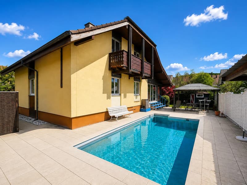 Ihr neues Zuhause in Kestenholz – grosszügiges Einfamilienhaus mit Pool und beheiztem Wintergarten (1)