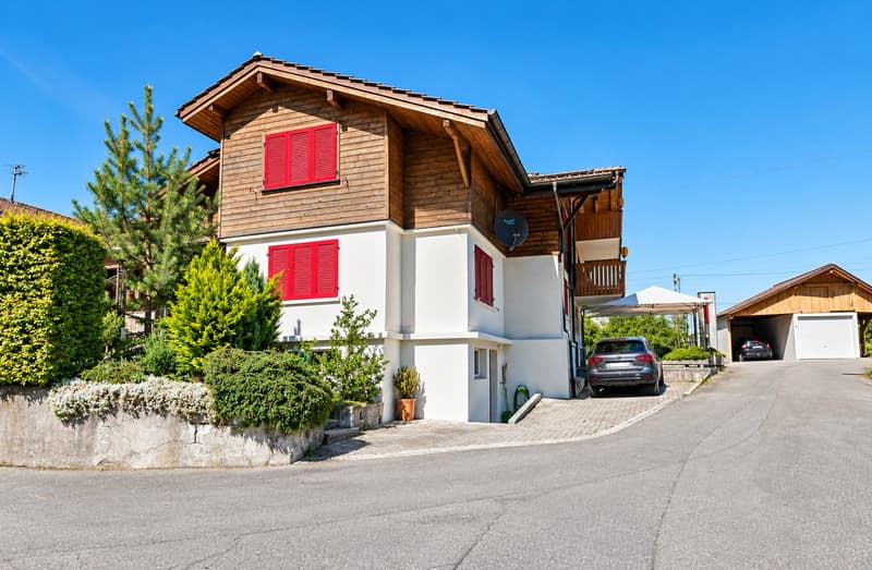 Charmante 3.5-Zimmer-Wohnung mit Bergblick in Stocken-Höfen (2)