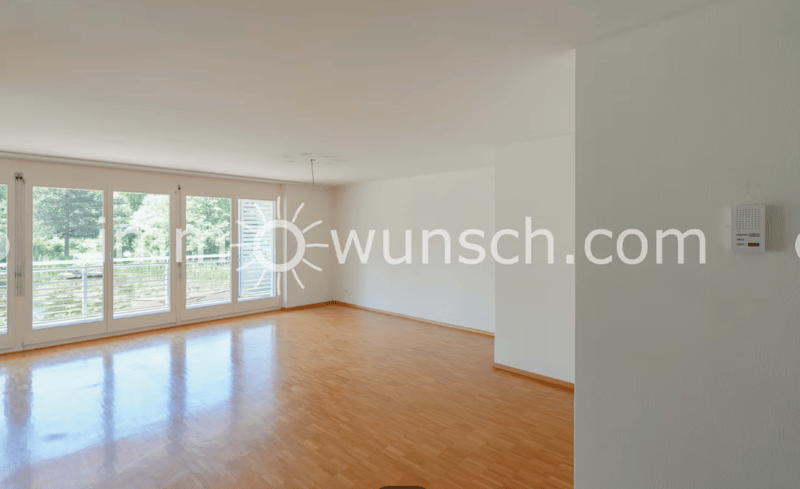 Helle, sowie grosszügige 3 ½ Zi. Eigentumswohnung mit gedecktem Balkon und Aussicht auf den Weiher (4)