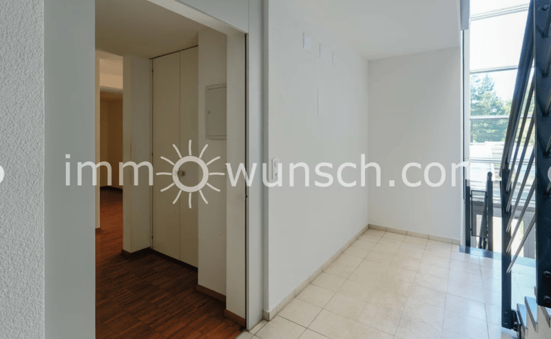 Helle, sowie grosszügige 3 ½ Zi. Eigentumswohnung mit gedecktem Balkon und Aussicht auf den Weiher (13)