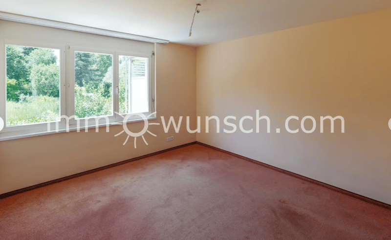 Helle, sowie grosszügige 3 ½ Zi. Eigentumswohnung mit gedecktem Balkon und Aussicht auf den Weiher (10)