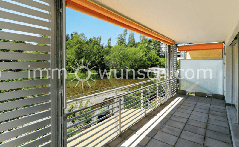 Helle, sowie grosszügige 3 ½ Zi. Eigentumswohnung mit gedecktem Balkon und Aussicht auf den Weiher (2)