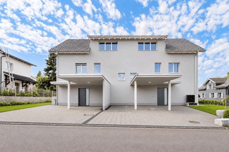 Linkes 6.5-Zimmer-Doppeleinfamilienhaus – ruhiger gelegen & zusätzliche Parkfläche (1)
