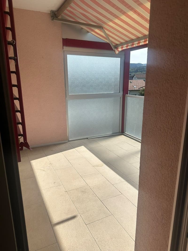 Helle 4.5-Zimmer-Wohnung mit Balkon und schöner Aussicht in Münsingen (3)