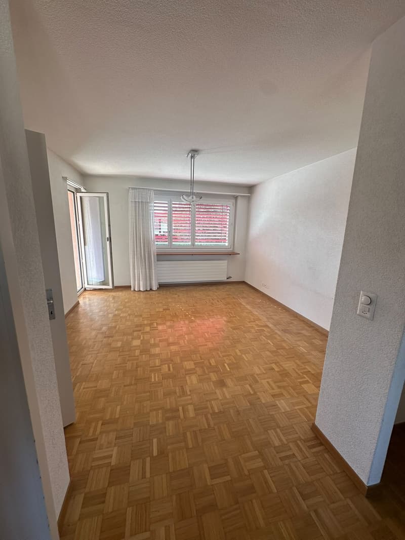 Helle 4.5-Zimmer-Wohnung mit Balkon und schöner Aussicht in Münsingen (1)