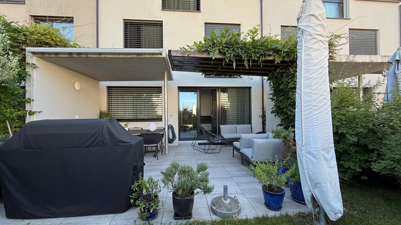 Wunderschönes 5.5-Zimmer-Familienhaus | ca. 240 m² | Garten | 10 Min. von Zug (1)