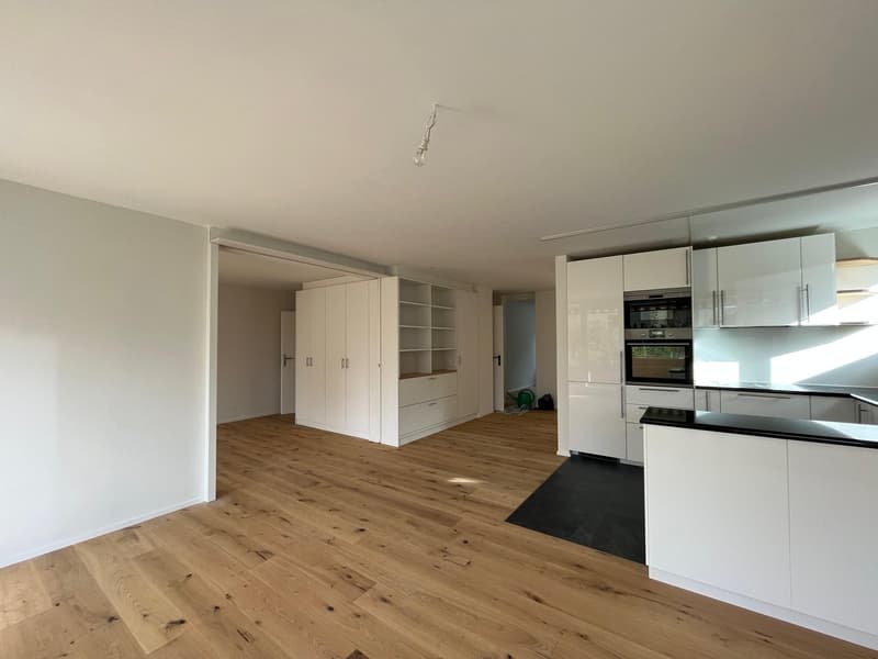 Sehr sonnige, ruhige, teilrenovierte 4.5-Zimmerwohnung (3)