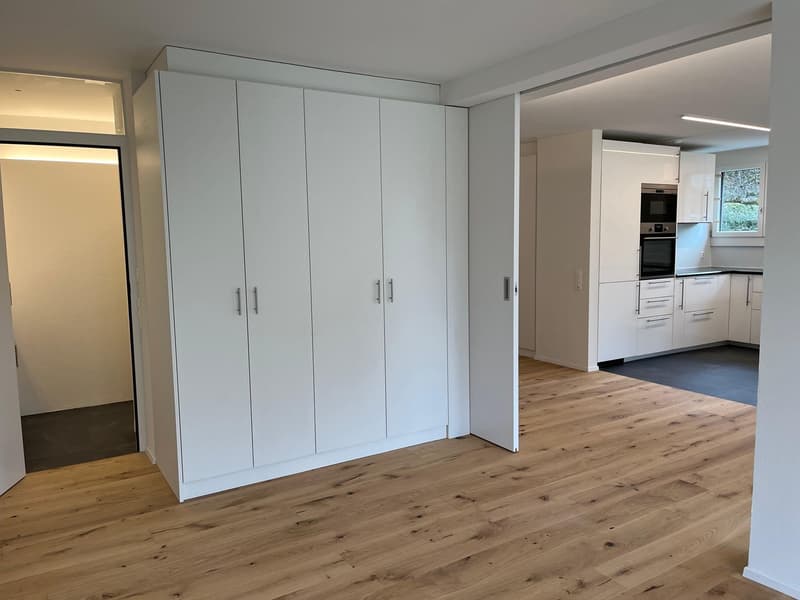 Sehr sonnige, ruhige, teilrenovierte 4.5-Zimmerwohnung (4)