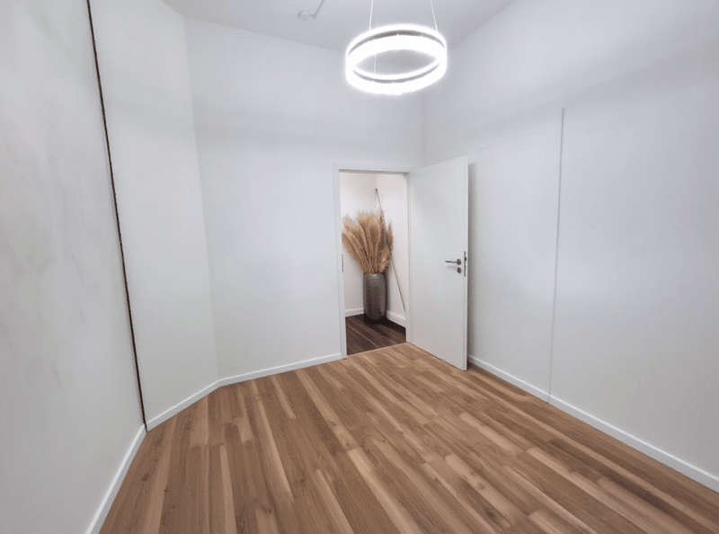 Charmantes Studiozimmer zur gewerblichen Nutzung zu vermieten (2)