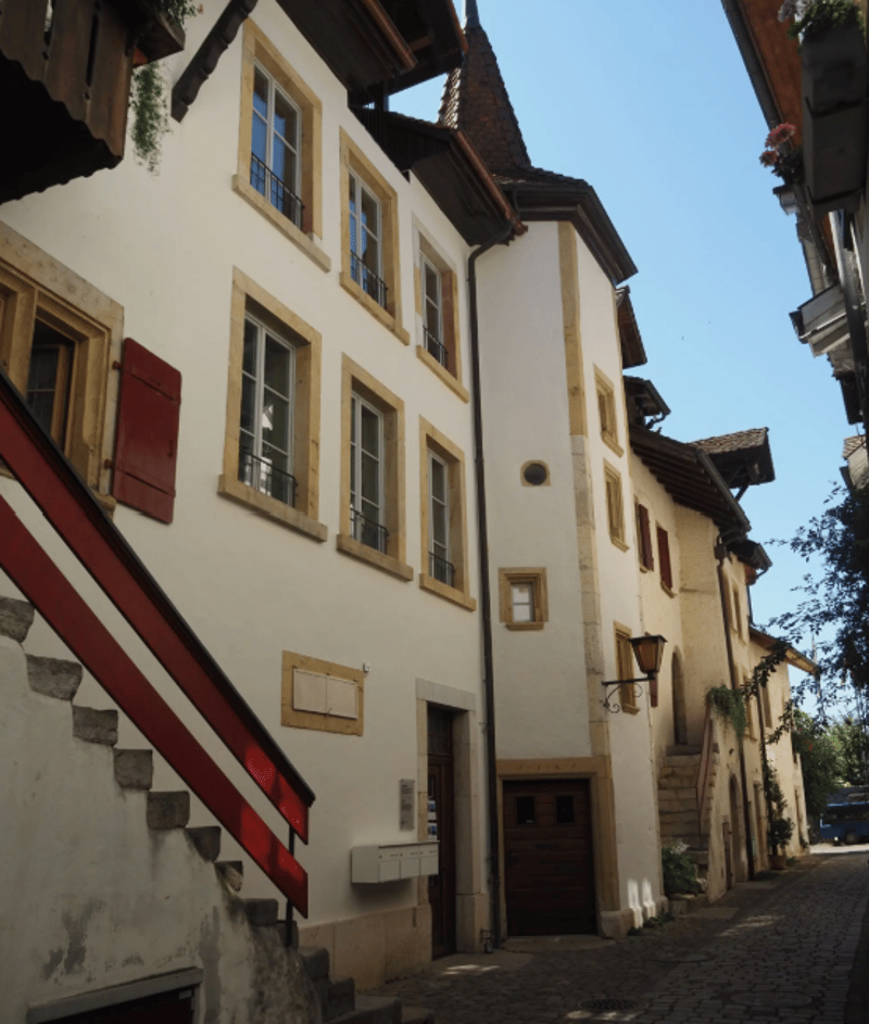 Renovierte Altbauwohnung - Dachgeschoss mit Galerie und Loggia - 3.5-Zimmer mit Seeblick (1)