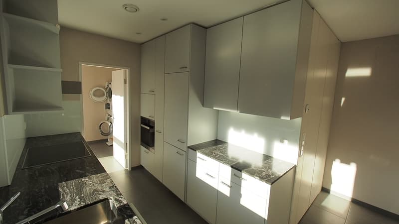 Zu vermieten 4 1/2 Zimmer Wohnung 1. Etage (14)