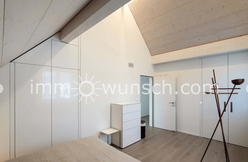 Modern ausgestattete, sowie helle 2.5 Zi. Dach-Eigentumswohnung (10)