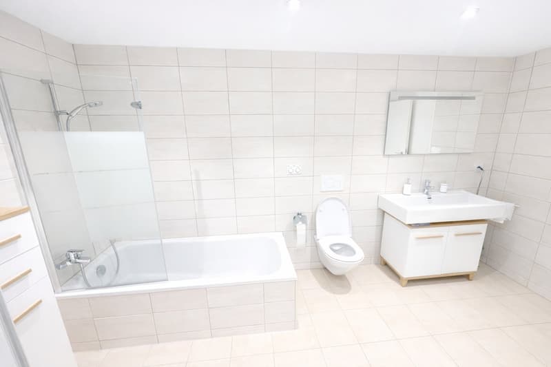 Helle Wohnung mit schöner Aussicht an ruhiger Lage (5)