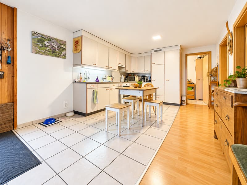 Charmante 3.5-Zimmer-Wohnung mit Bergblick in Stocken-Höfen (2)