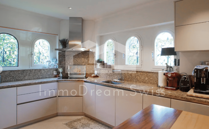 Ascona: 6.5 Zi. Villa mit Pool, Gartenanlage und 2. Wohnsitz (6)