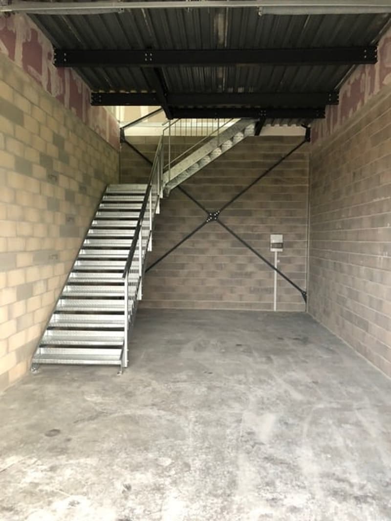 Gewerbe & Garagenbox für Ihr Business mit XXL Sektionaltor (2)