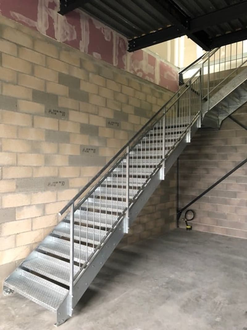 Gewerbe & Garagenbox für Ihr Business mit XXL Sektionaltor (3)