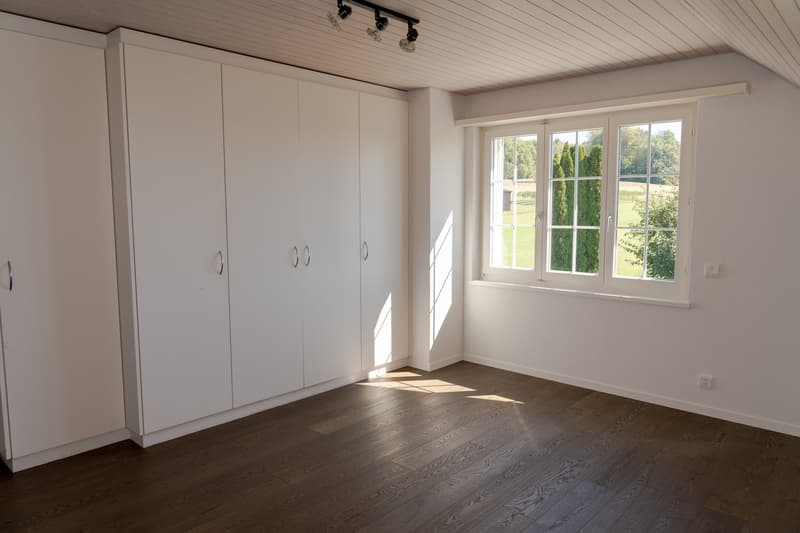 Freistehendes Einfamilienhaus mit grosszügigem Garten und Weitsicht (3)