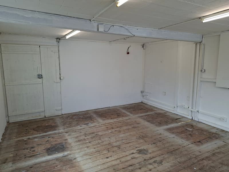 Zu vermieten Gewerbe- / Atelierraum mit rund 92m2 Nutzfläche (3)