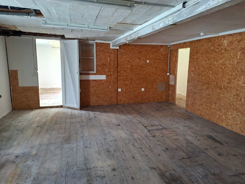 Zu vermieten Gewerbe- / Atelierraum mit rund 92m2 Nutzfläche (2)