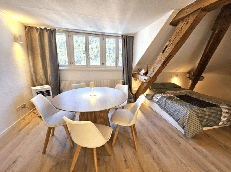Schöne möblierte Loftwohnung im Herzen von Meringen (2)
