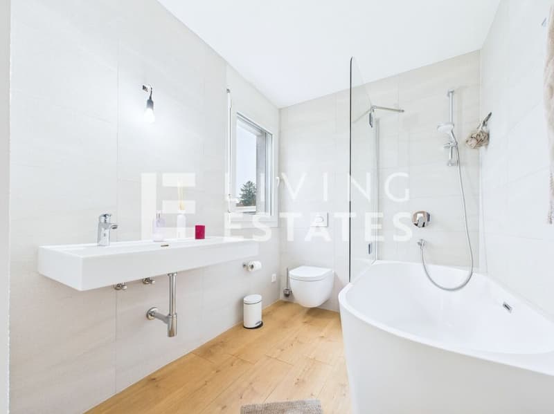 YOUR NEW HOME - STYLISH, RENOVATED AND INVITING (10)