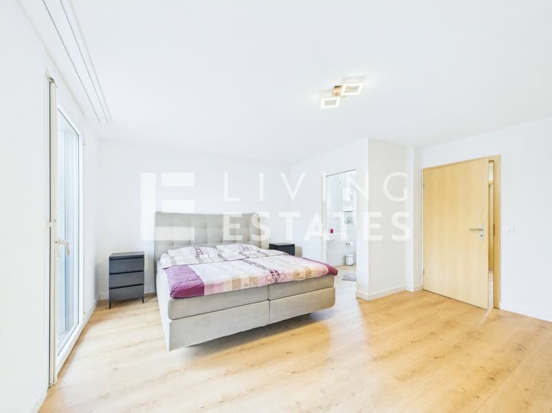 YOUR NEW HOME - STYLISH, RENOVATED AND INVITING (8)