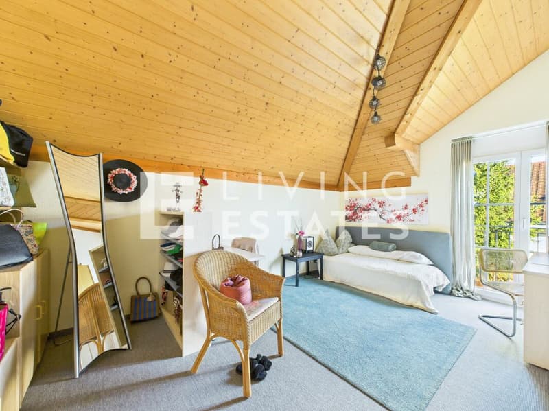 A PRESENCE OF LASTING VALUE - ELEGANT. HIGH-QUALITY. VERY WELL-MAINTAINED. (12)