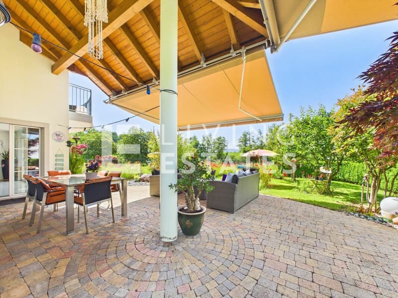 A PRESENCE OF LASTING VALUE - ELEGANT. HIGH-QUALITY. VERY WELL-MAINTAINED. (18)