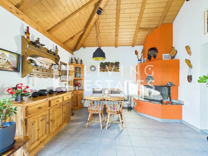 A PRESENCE OF LASTING VALUE - ELEGANT. HIGH-QUALITY. VERY WELL-MAINTAINED. (23)