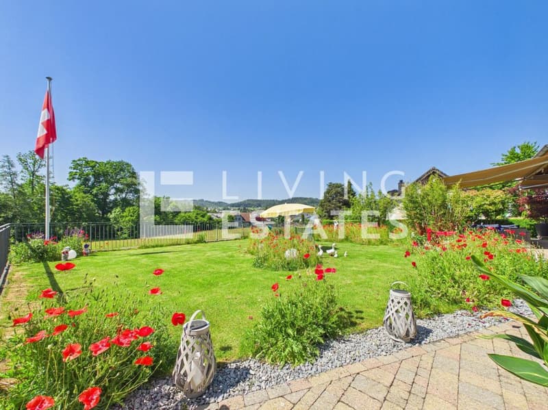 A PRESENCE OF LASTING VALUE - ELEGANT. HIGH-QUALITY. VERY WELL-MAINTAINED. (21)