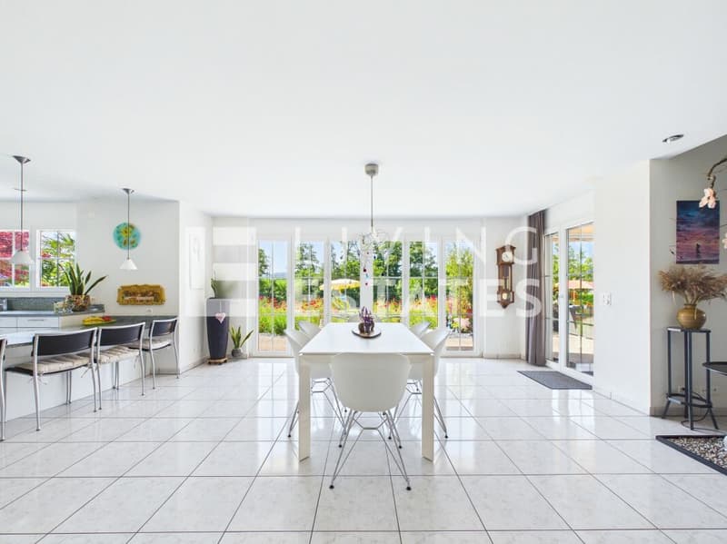 A HOME OF THE EXTRA CLASS (5)