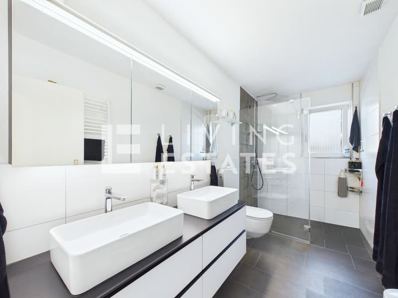 LIVING WITH STYLE - SPACIOUS,Barrier-Free, RENOVATED (11)