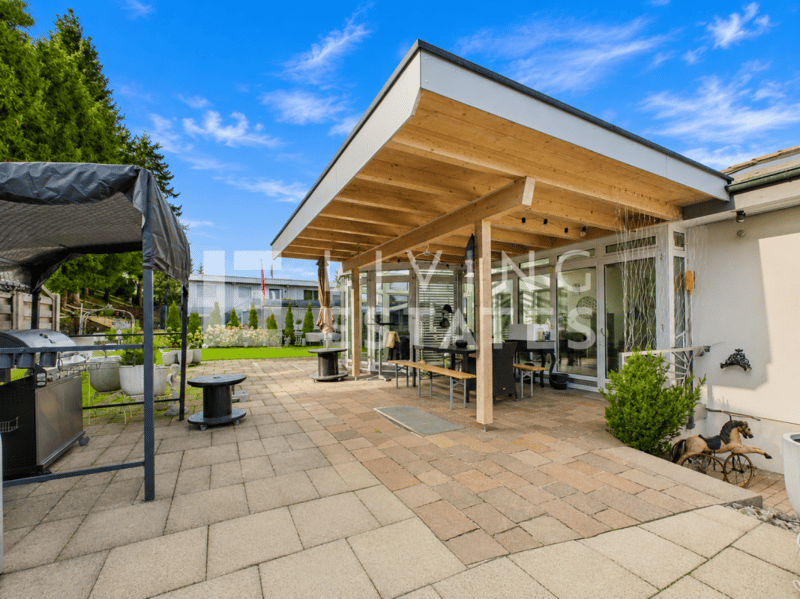 LIVING WITH STYLE - SPACIOUS,Barrier-Free, RENOVATED (12)