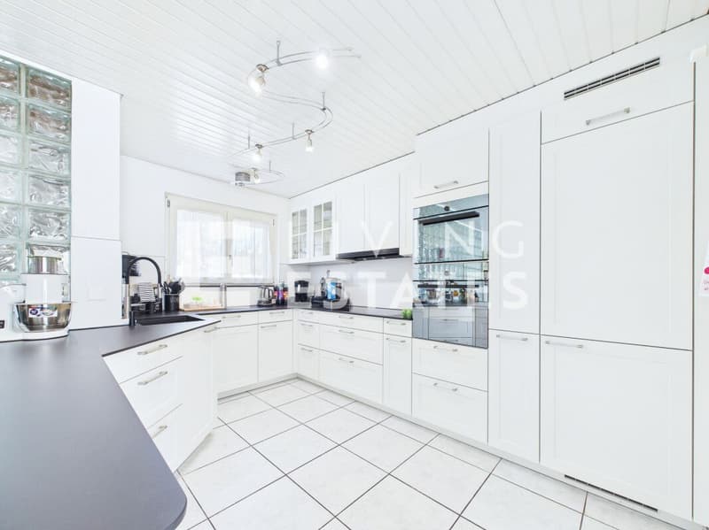 LIVING WITH STYLE - SPACIOUS,Barrier-Free, RENOVATED (6)