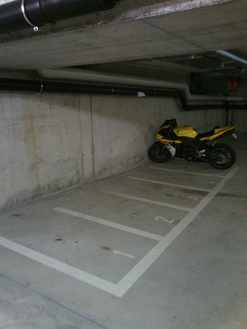 Emplacement de parking pour motocyclette à louer ! (4)