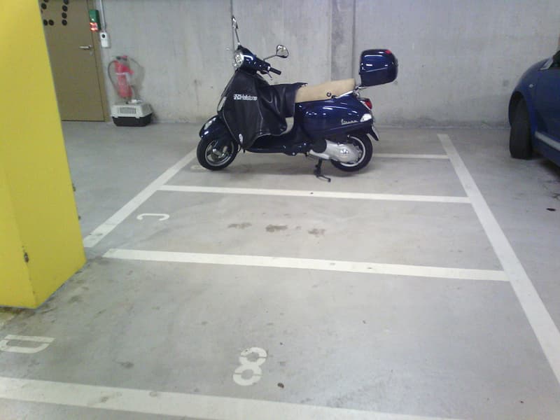 Emplacement de parking pour motocyclette à louer ! (5)