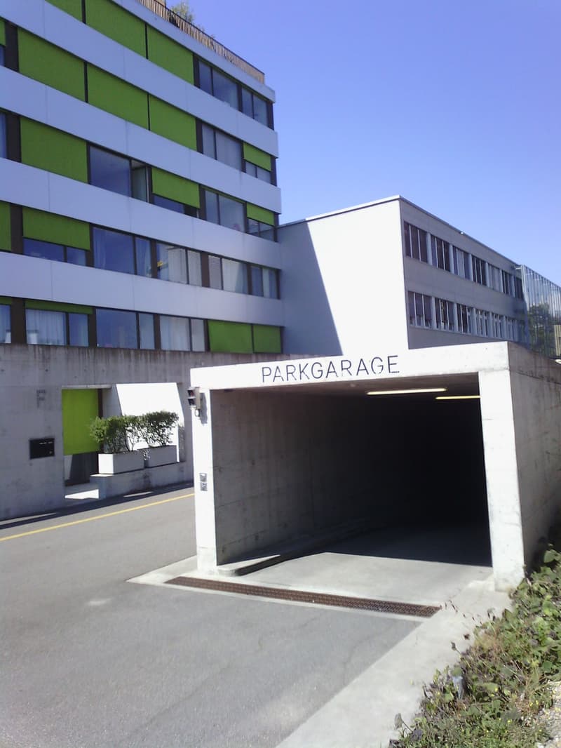 Emplacement de parking pour motocyclette à louer ! (3)