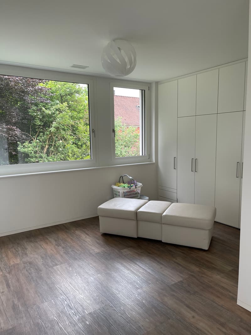 3 1/2 Maisonette attic apartment, large sun terraces with basement, 2 underground parking spaces (25)
