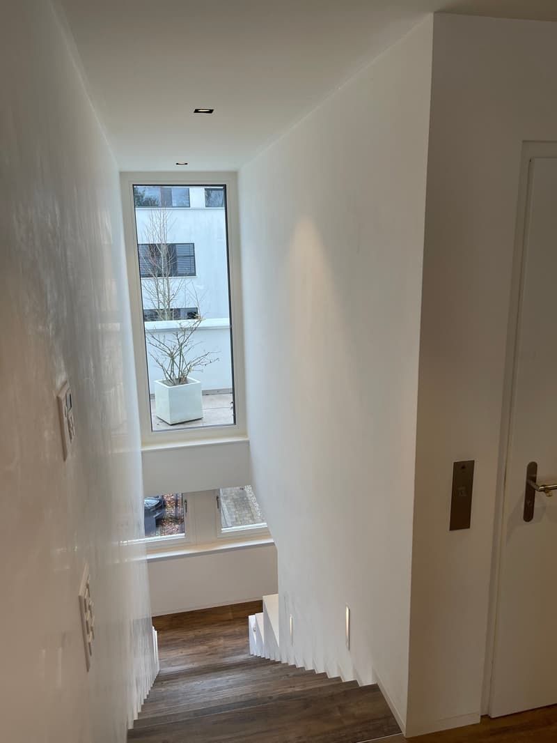 3 1/2 Maisonette attic apartment, large sun terraces with basement, 2 underground parking spaces (22)