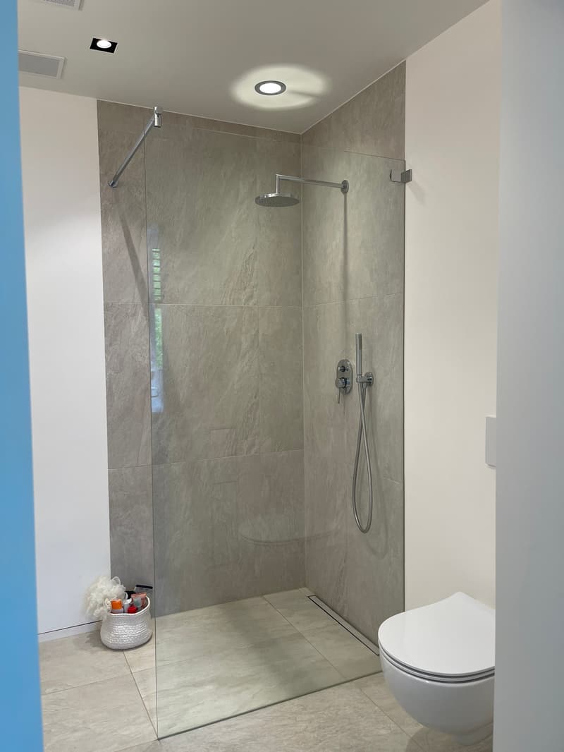 3 1/2 Maisonette attic apartment, large sun terraces with basement, 2 underground parking spaces (17)