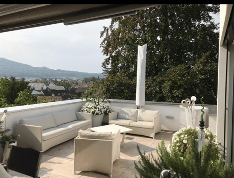 3 1/2 Maisonette attic apartment, large sun terraces with basement, 2 underground parking spaces (6)